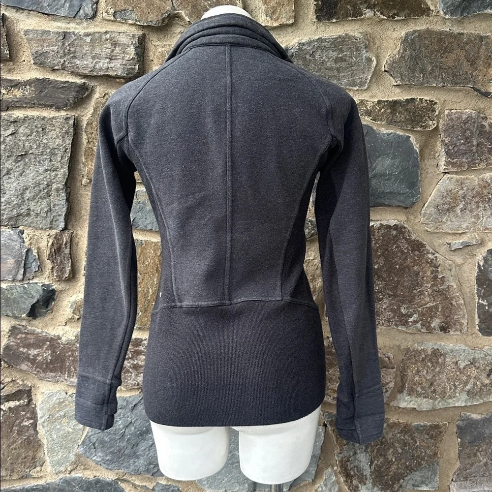 Lululemon Athletica Radiant Jacket II in Heathered Charcoal Gray Size 4